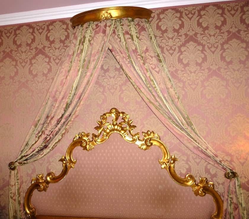 Draped fabric for canopy bed