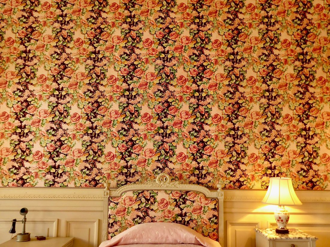 Floral wallpaper in bedroom.